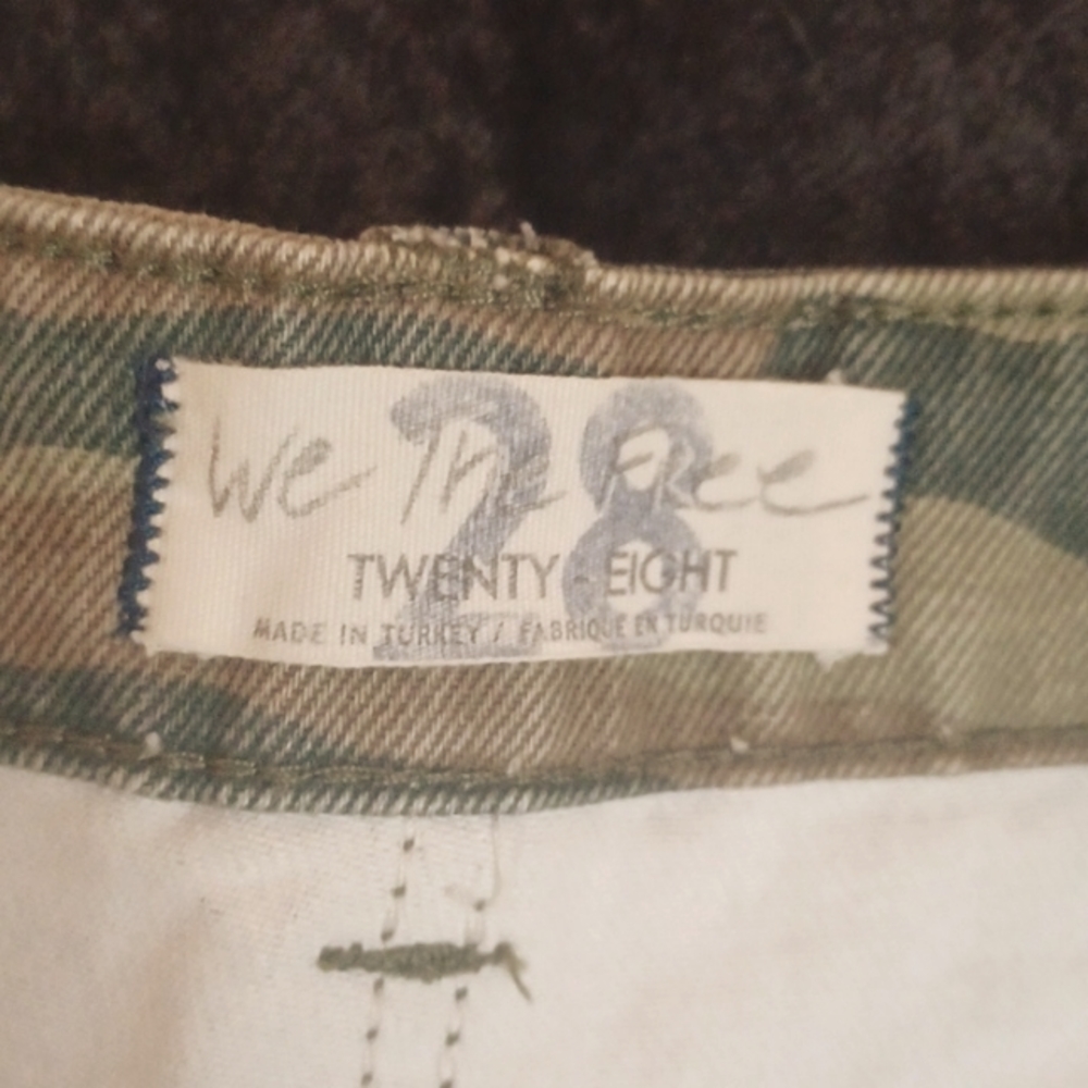 Free people "we are the free" perfect cropped size 28 100% cotton